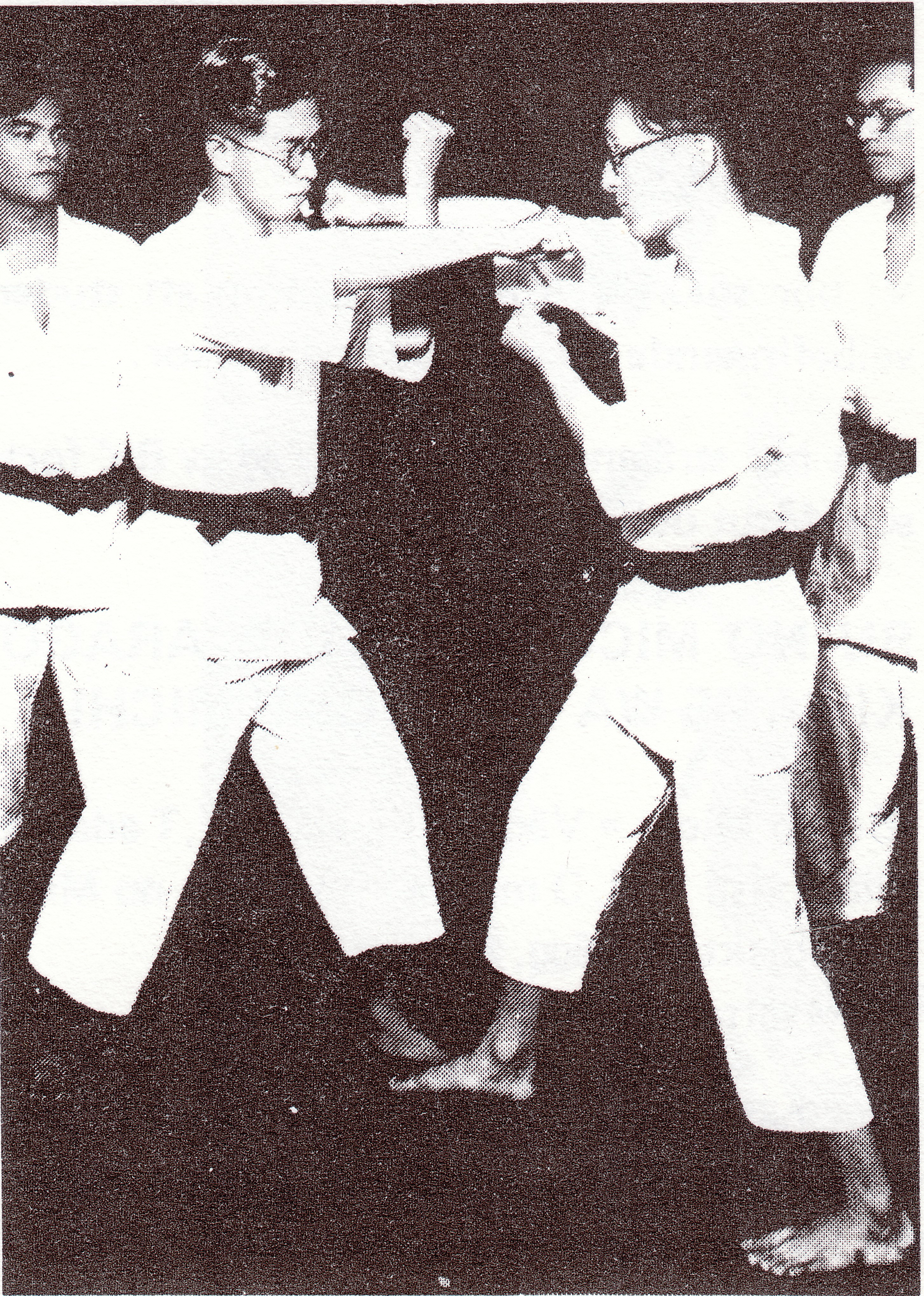  I sine mellemskoleår, trænede Hironori Ohtsuka i Genbukan dojo ́en i Shimotsuma, hvor Sensei Tatsusaburo Nakayama underviste i Shindo-Yoshin-ryu. Foto ́et er taget ca. 1907-08.