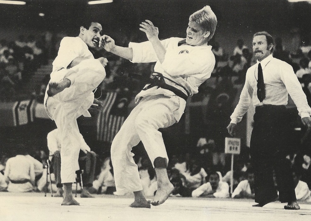 Tanaka Sensei mødte b.la Steen Munk der fik Tanaka Sensei's favorit teknik at mærke - Jodan Mawashi-geri. Steen er bror til Peter Munk, der tilbage i 80'erne var et meget stort navn i Dansk Karate.